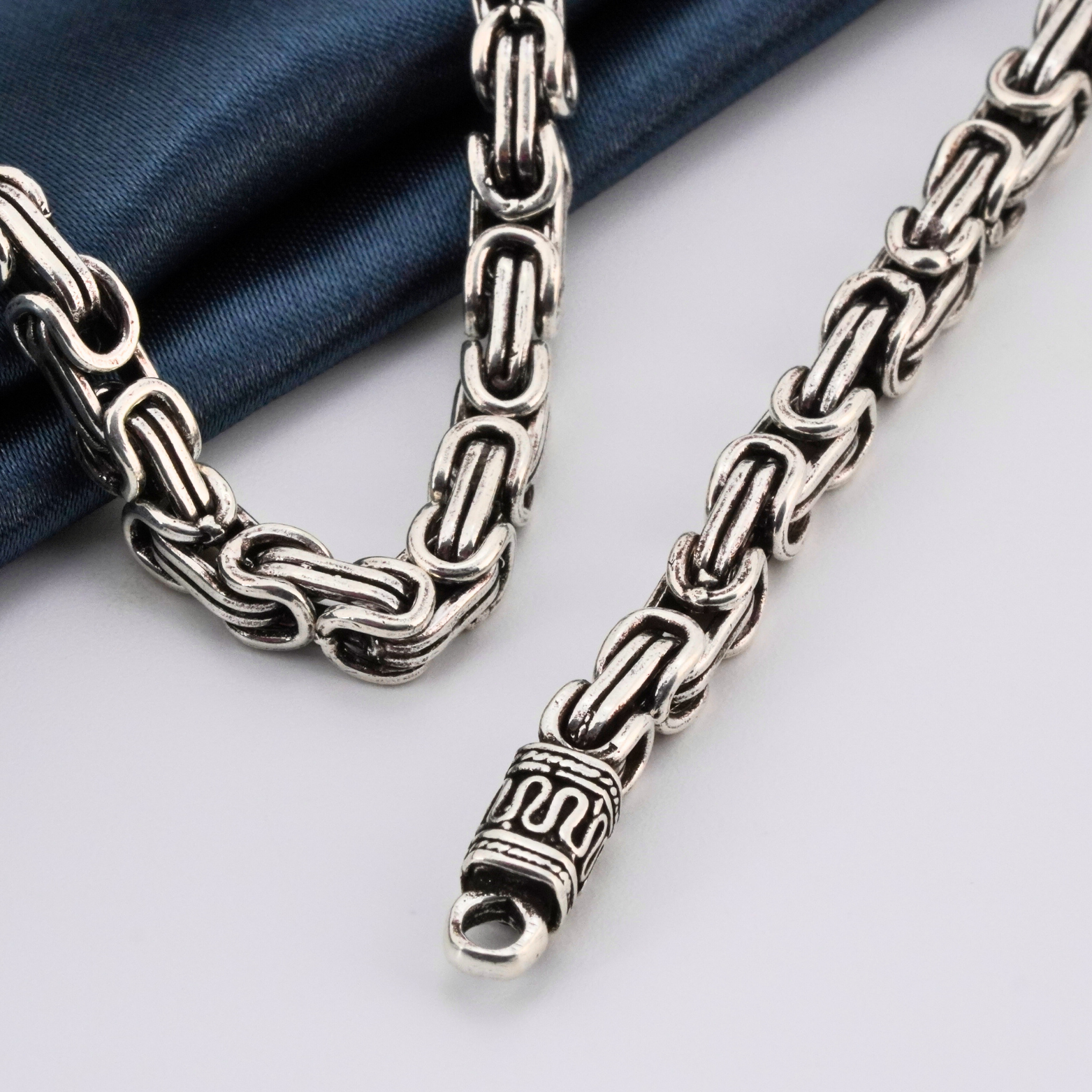 Spartacus Darkened Chain