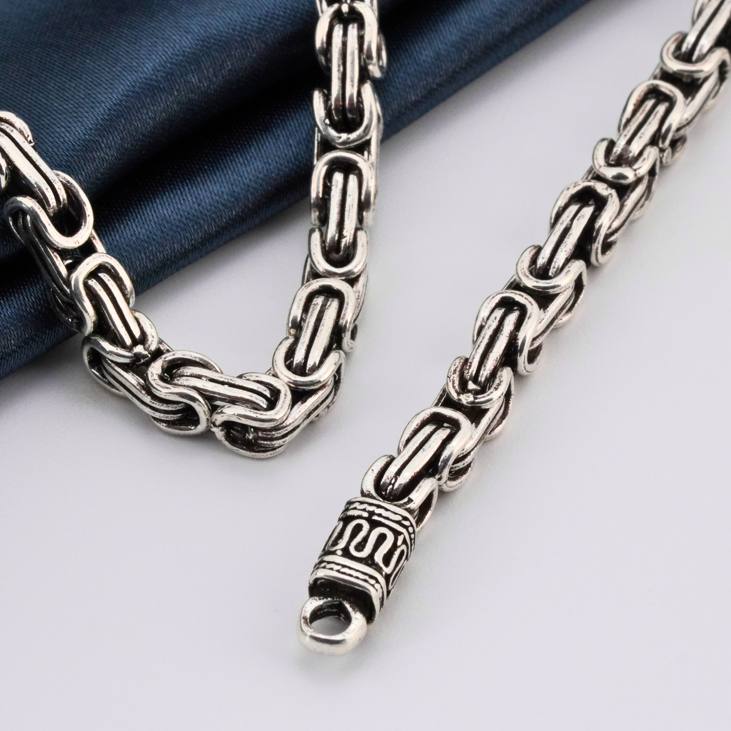 Spartacus Darkened Chain