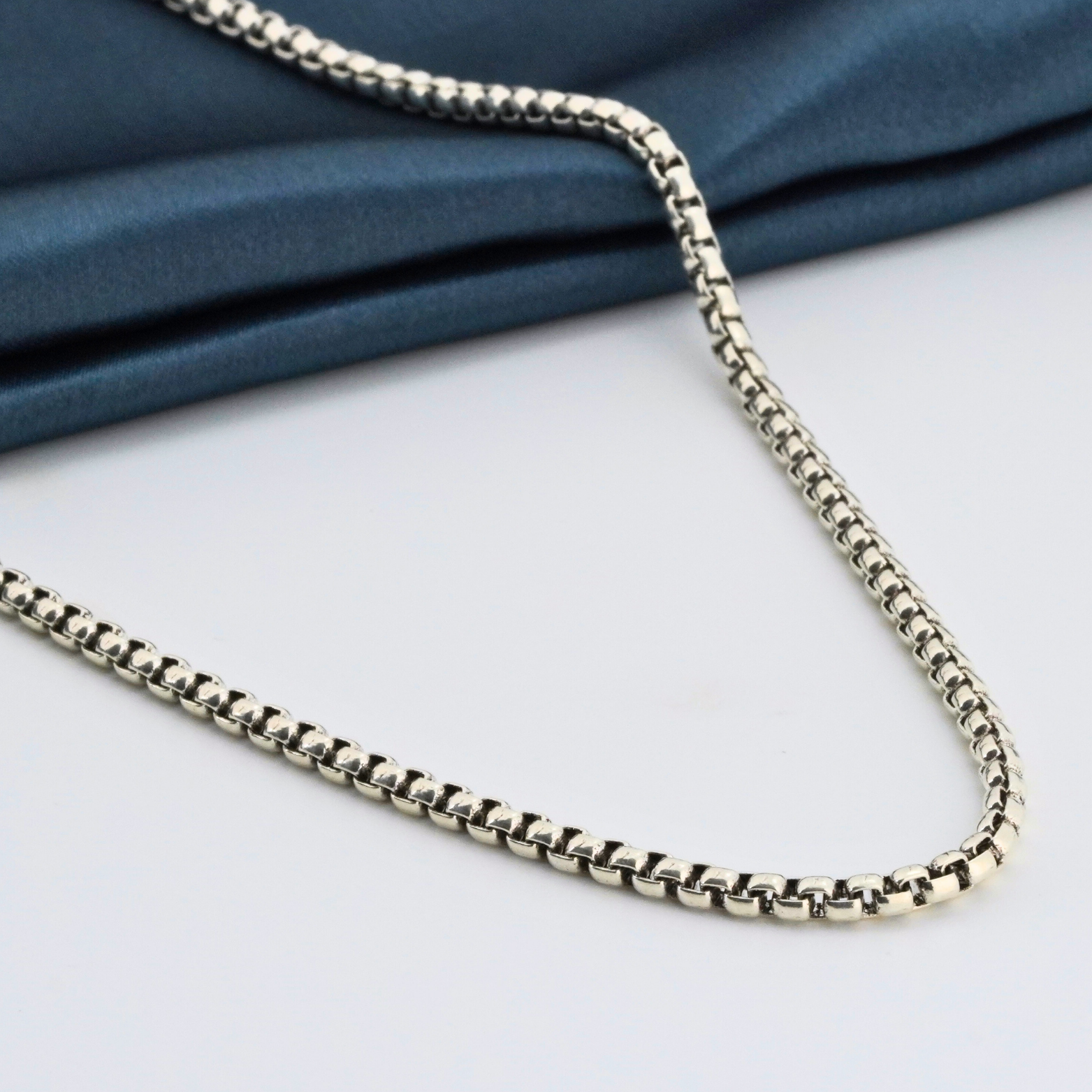 RoundCube Darkened Chain