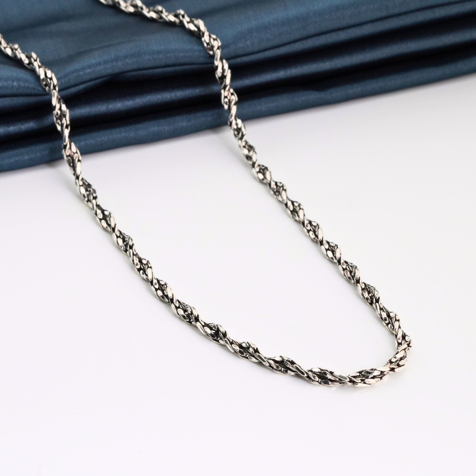 Torque Darkened Chain