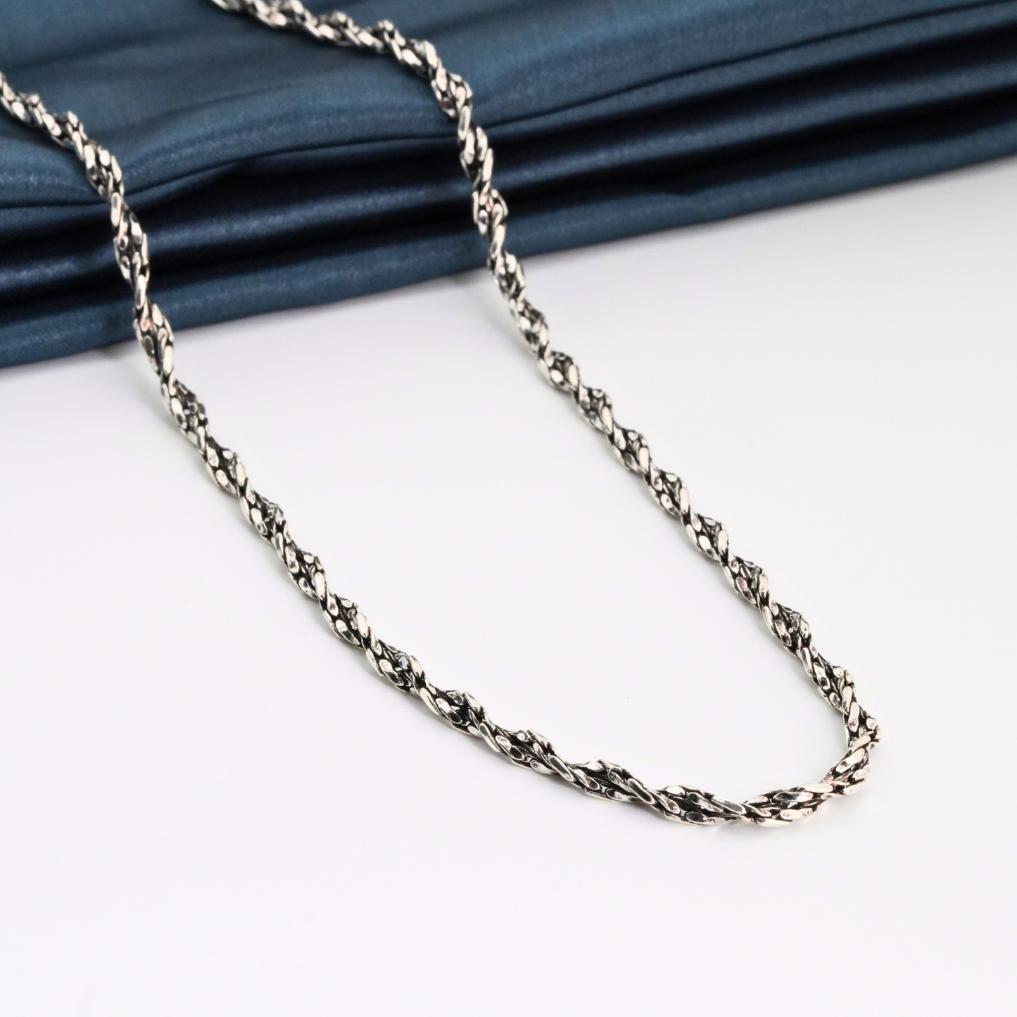Torque Darkened Chain