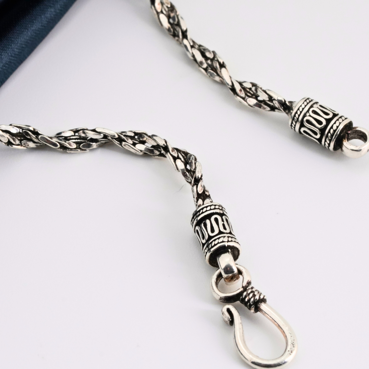 Torque Darkened Chain
