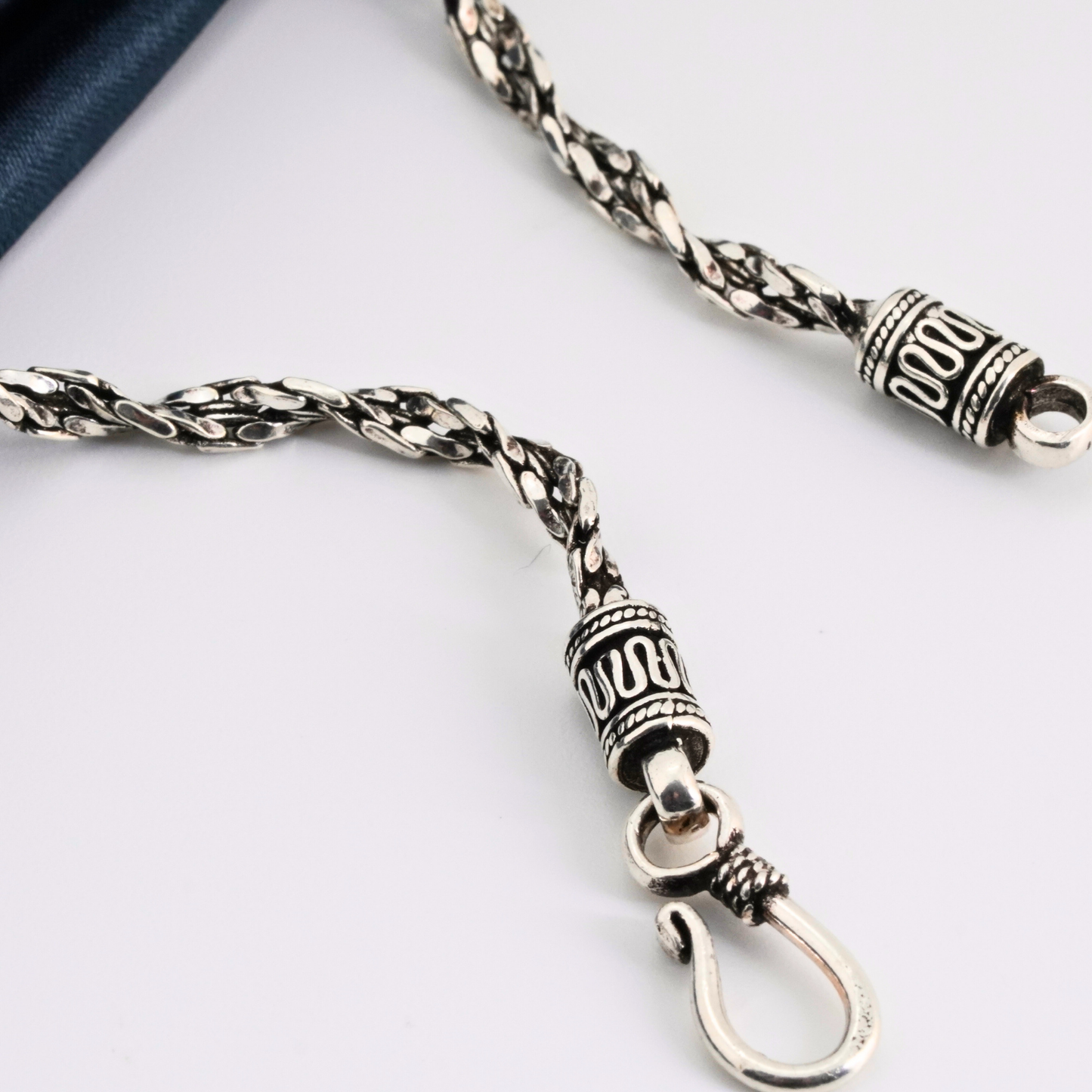 Torque Darkened Chain