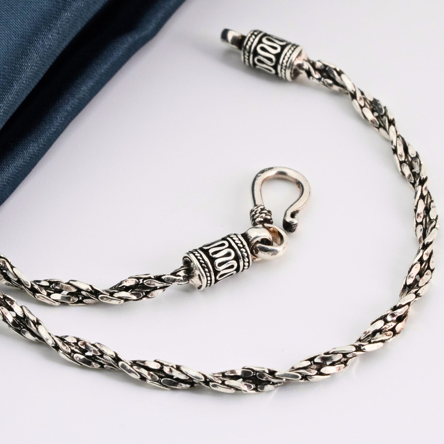 Torque Darkened Chain