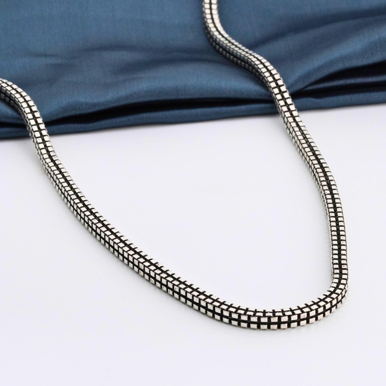 QuadCube Darkened Chain