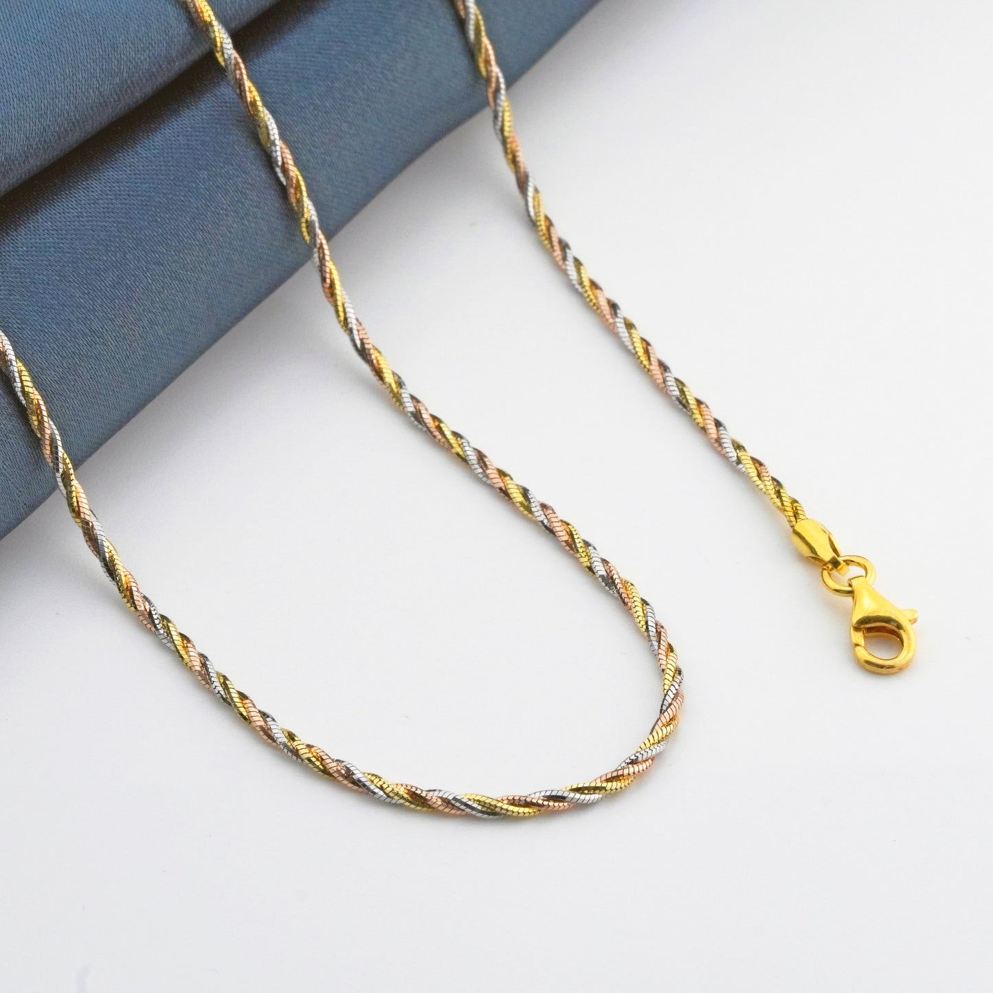 Entangled Minimal Tricolor Anklet