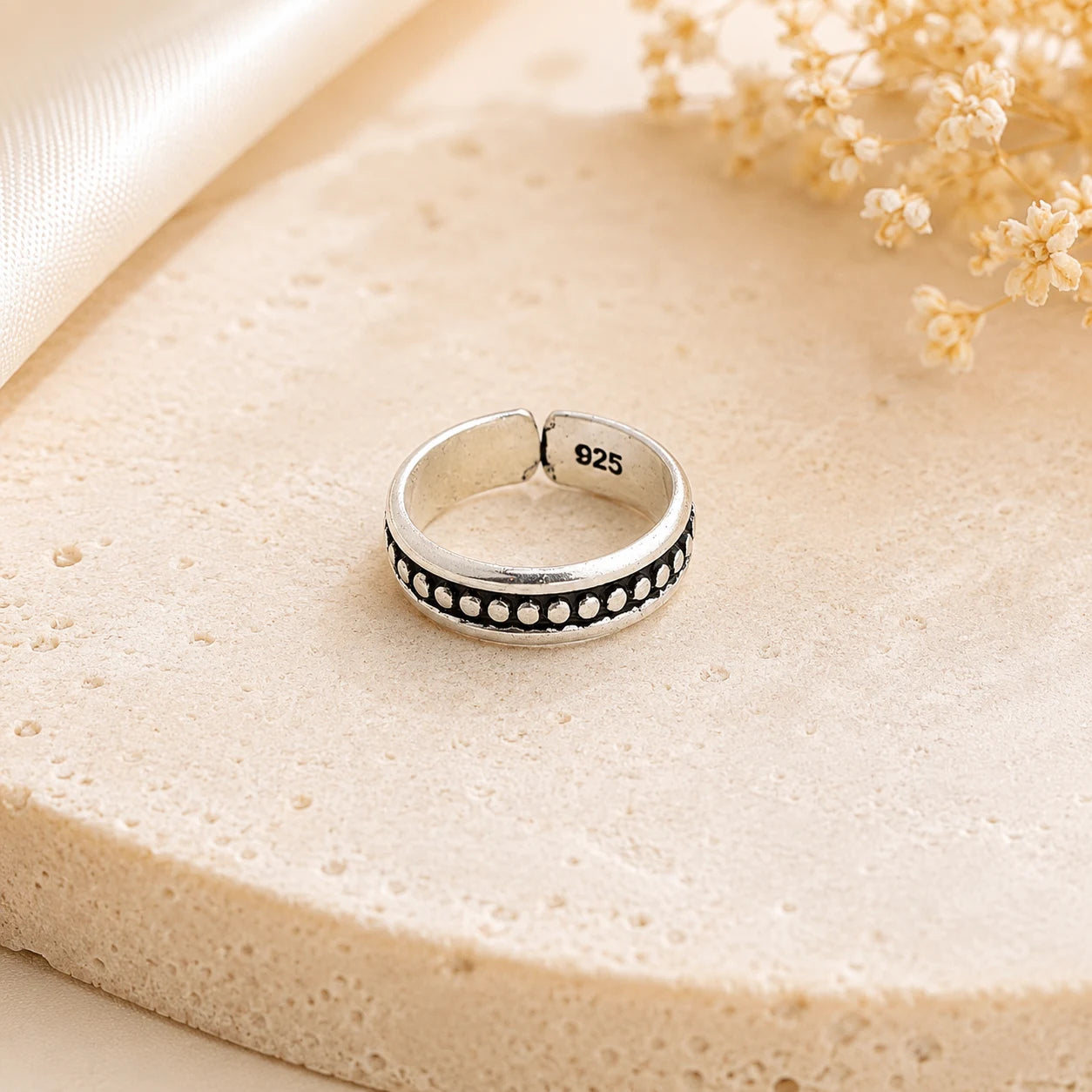 Dimples Oxidised Toe Ring 1
