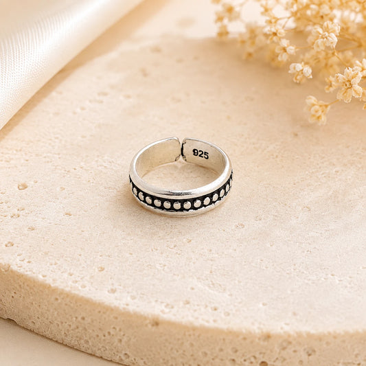 Dimples Oxidised Toe Ring 1