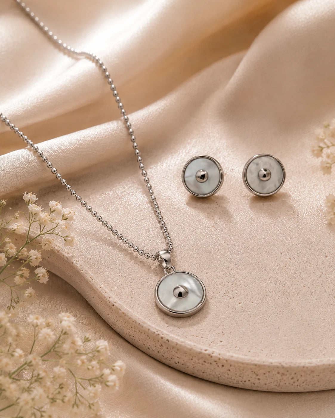 La Maqnifica MOP Studded Rhodium Pendant Set 1