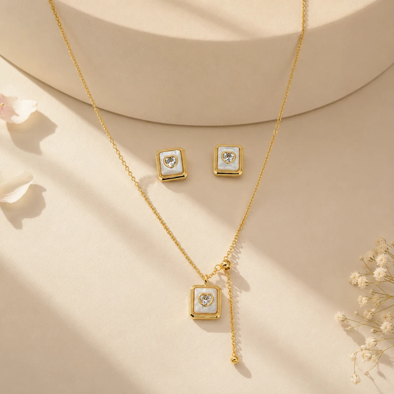 Magnifique Gold Plated MOP Pendant Set 1