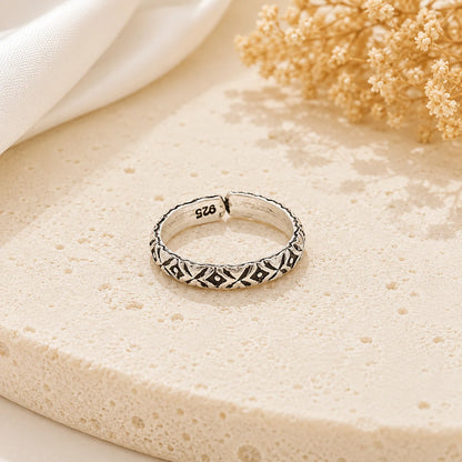 Regal Oxidised Toe Ring  1