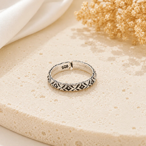Regal Oxidised Toe Ring  1