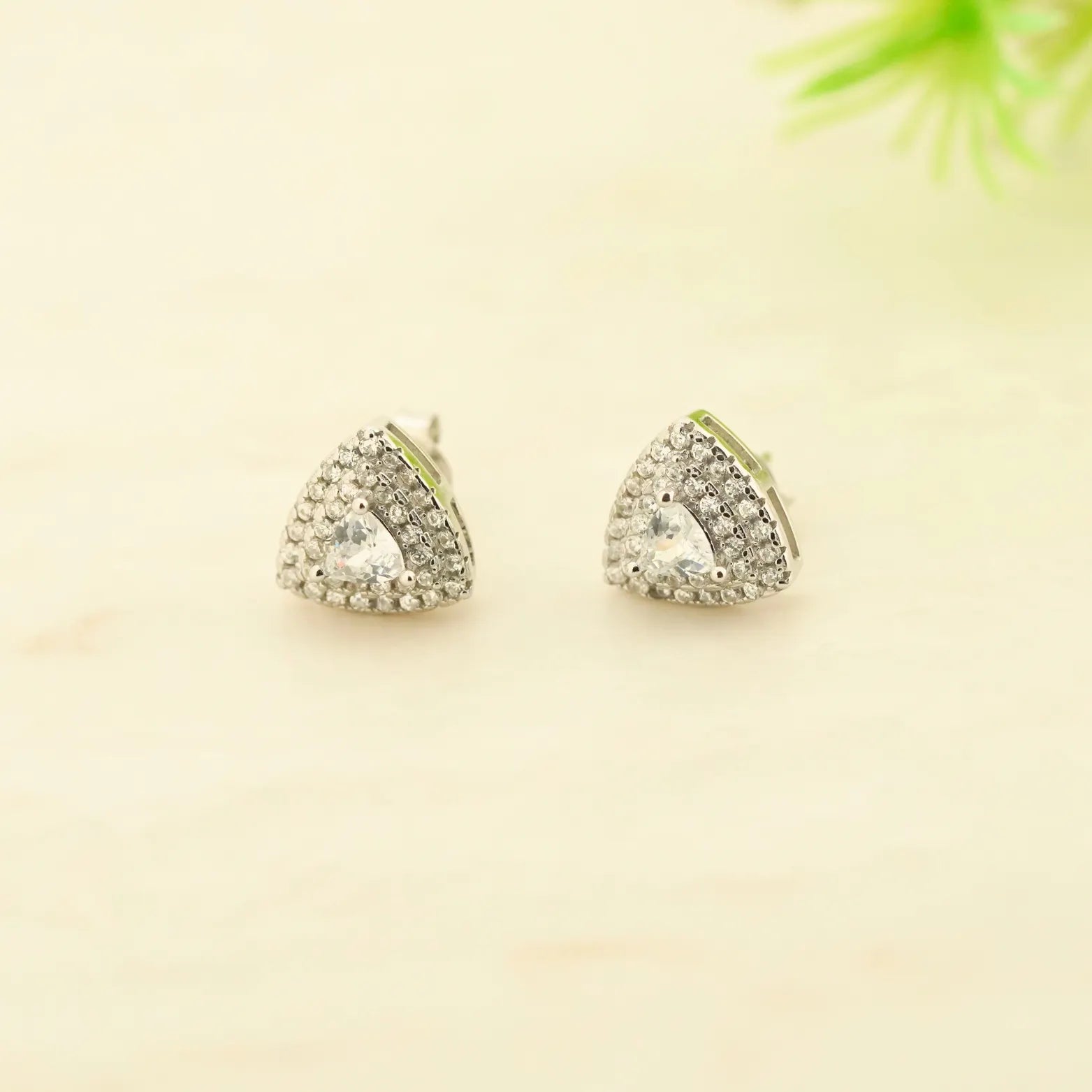 White Trielle Rhodium Earrings 8